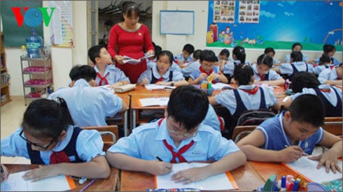 Bỏ biên chế giáo dục: Nên bớt dự án nghìn tỷ để tăng lương giáo viên - 1 Bỏ biên chế giáo dục và tăng lương cho giáo viên đang là vấn đề thu hút sự quan tâm của xã hội (ảnh minh họa)