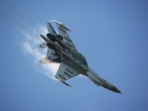 Phi công Nga luyện tập tiếp nhiên liệu trên không cho chiến đấu cơ Su-30SM - 1 Chiến đấu cơ Su-30SM của quân đội Nga
