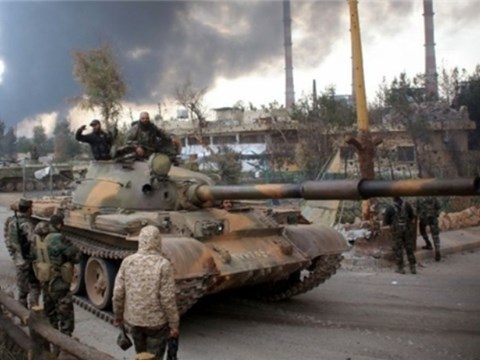 Chiến sự Syria: Phiến quân IS bại trận ở Homs - 1 Quân đội Syria dội hỏa lực vào các vị trí của IS ở phía đông tỉnh Homs