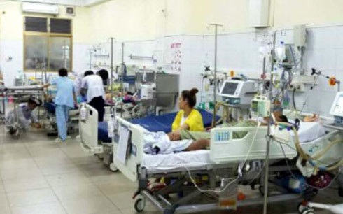 Một du khách nước ngoài bị đột tử khi đi du lịch cùng gia đình - 1
Các bác sĩ đã cố gắng cứu chữa nhưng bệnh nhân đã tử vong.
