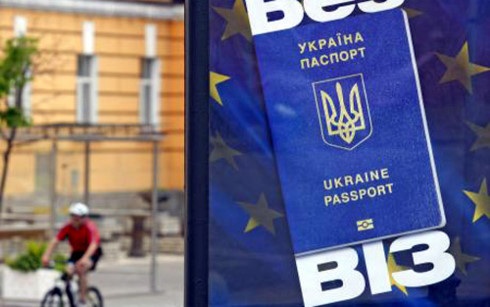 Cánh cửa gia nhập EU của Ukraine đang rộng mở? - 1
Qui chế miễn thị thực giữa Liên minh châu Âu (EU) và Ukraine có thể giúp thắt chặt hơn nữa mối quan hệ giữa EU và Ukraine. (Ảnh minh họa: Zuma Press/PA Images)