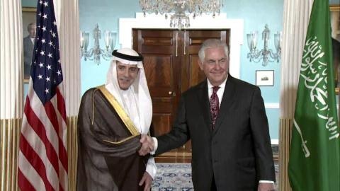Qatar giải vây bằng "ngoại giao vũ khí": Quyền lực nước nhỏ - 1
Ngoại trưởng Mỹ Rex Tillerson và Ngoại trưởng Ả-rập Saudi Adel al-Jubeir