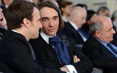 Gặp các “quái kiệt” dưới trướng Tổng thống Pháp Emmanuel Macron - 1
Lady Gaga của làng toán học Cédric Villani (phải) trò chuyện thân mật cùng Tổng thống Pháp Emmanuel Macron (trái). Ảnh: Getty Images.