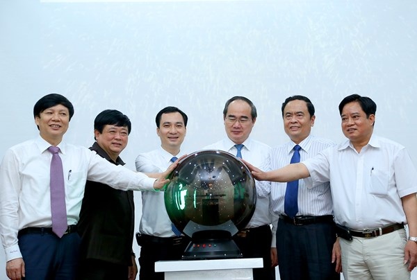 Chủ tịch Nguyễn Thiện Nhân dự lễ ra mắt Tạp chí điện tử Mặt trận - 1