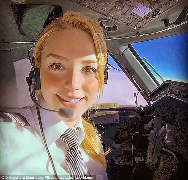 Khoảnh khắc selfie của phi công hút cả triệu like trên mạng xã hội - 1