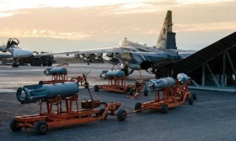 Chuyên gia quân sự chỉ rõ thất bại của Mỹ tại Syria - 1
Các máy bay của Nga tại căn cứ không quân Hmeymim cùng với các hệ thống phòng thủ tên lửa làm việc 24/24 khiến Mỹ lo ngại.