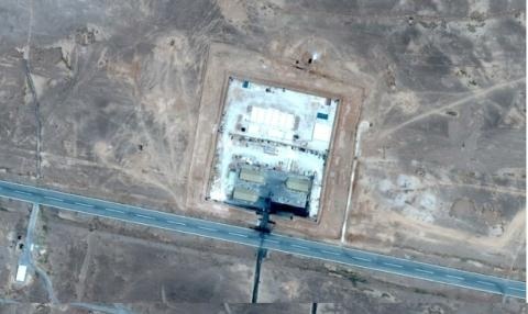 Lộ căn cứ bí mật Mỹ mới xây gần Syria? - 1
Hình ảnh chụp từ vệ tinh căn cứ không quân bí mật thứ 2 của Mỹ ở Jordan gần Syria. (Ảnh: livejournal.com)