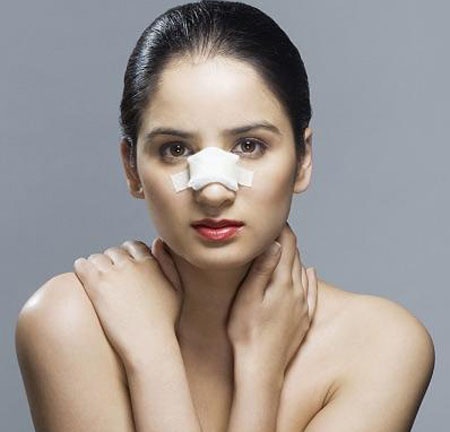Nâng mũi làm đẹp và những hệ lụy - 1 Nâng mũi làm đẹp và những hệ lụy - 1