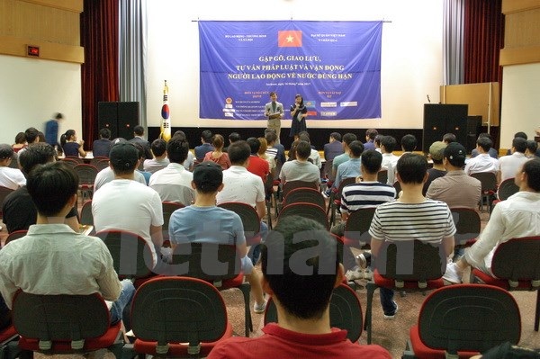 Tư vấn pháp luật lao động Việt Nam tại Hàn Quốc về nước đúng hạn - 1
Toàn cảnh buổi giao lưu. (Ảnh: Vũ Toàn-Hữu Tuyên/Vietnam+)