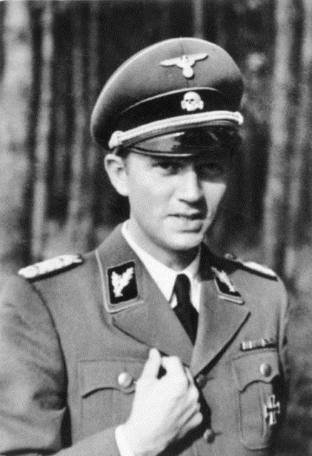Coco Chanel trong cuộc sống "hai mang" với Đức Quốc xã - 1
Tướng Walter Schellenberg, lãnh tụ của cơ quan tình báo SS, Sicherheitsdienst
