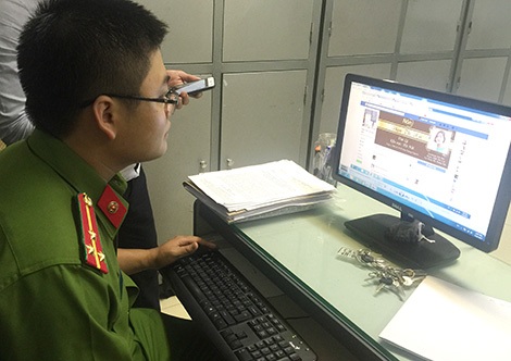 Tung tin thất thiệt trên mạng: Từ “câu like” trục lợi đến bất nhẫn - 1 Cảnh sát truy tìm người phụ nữ tung tin “máy bay rơi ở Nội Bài”.