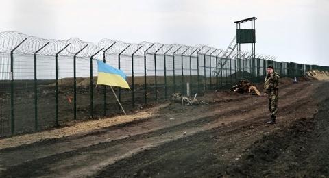 
Hàng rào biên giới giữa Ukraine và Nga.
