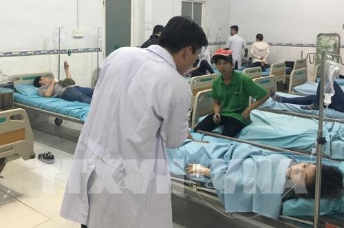 Gần 400 CN ở Bình Dương phải nhập viện nghi do ngộ độc - 1 Gần 400 CN ở Bình Dương phải nhập viện nghi do ngộ độc - 1