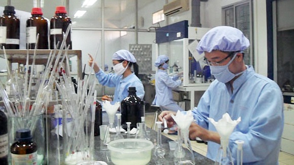 Thủ tướng chỉ đạo thanh tra việc cấp phép nhập thuốc cho VN Pharma - 1 Trong vụ thuốc H-Capita điều trị ung thư, qua các khâu kiểm nghiệm cơ quan quản lý vẫn không phát hiện vấn đề, chỉ khi giá thuốc VN Pharma niêm yết và trúng thầu thấp hơn nhiều so với thuốc cùng loại, sự việc mới được làm sáng tỏ.