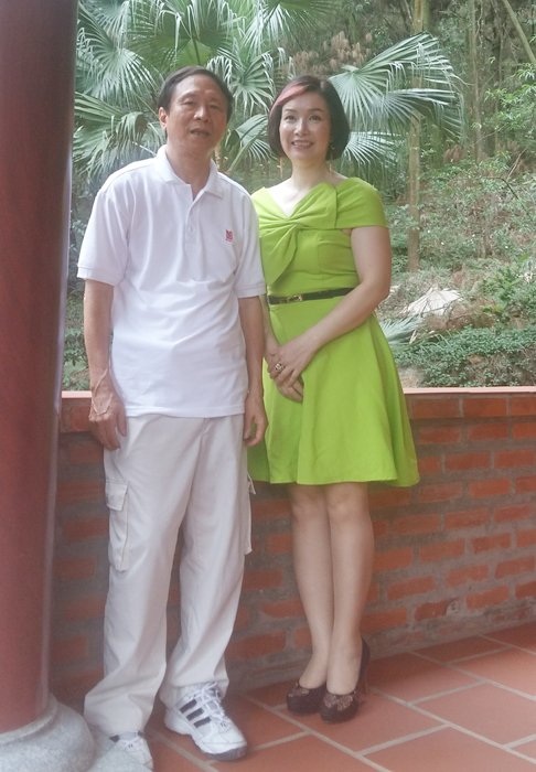 "Ông trùm" và chuyện chưa kể về hoa hậu Bùi Bích Phương - 1
Hoa hậu Bùi Bích Phương và nhà thơ Dương Kỳ Anh.