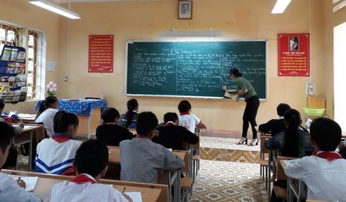 Cô giáo vùng cao dạy tiếng Anh bằng 3 thứ tiếng - 2 Cô Phạm Thị Hương Thảo luôn sáng tạo, đổi mới phương pháp dạy học.