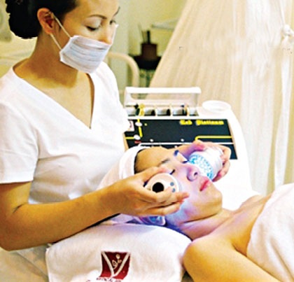 Làm sao để da trắng? - 1 Điều trị nám da bằng laser
