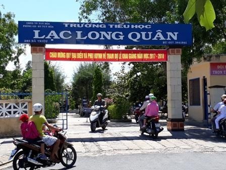 Chuyện lạ ở Phú Yên: Cấm nam sinh tiểu học mặc quần soóc đến trường - 1 Trường tiểu học Lạc Long Quân (Tuy Hòa, Phú Yên) đang cấm trò nam mặc quần soóc. (ảnh: H.P)