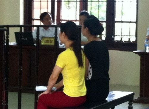 Hai bị cáo tại phiên tòa sơ thẩm.