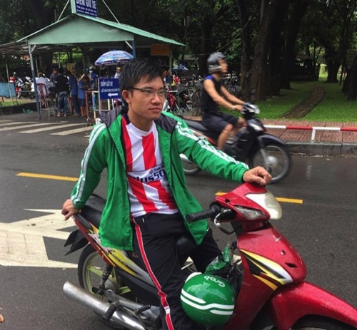 "Tài xế công nghệ" - Nghề không cô đơn - 1 Anh Đinh Minh Hứa trong màu áo GrabBike ngày tham gia sự kiện