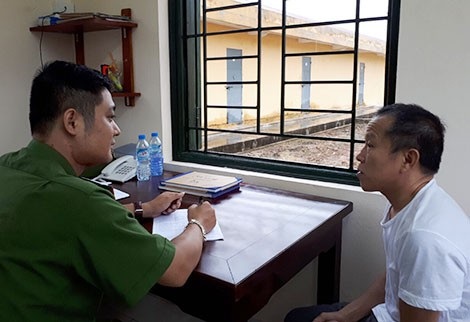 Người đàn bà bị chồng hạ sát không thành, viết đơn xin bãi nại - 1 Đối tượng Hoàng Trung Từ tại Trại tạm giam Công an tỉnh Phú Thọ.