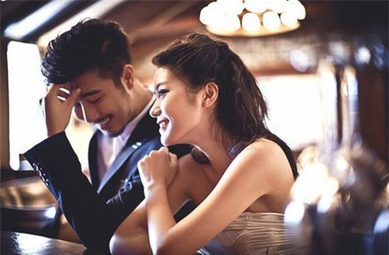 “Hót” thật hay để cưa… vợ hàng xóm - 1
Nghi ngờ vợ ngoại tình bởi những dòng tin nhắn tình cảm. Ảnh minh họa