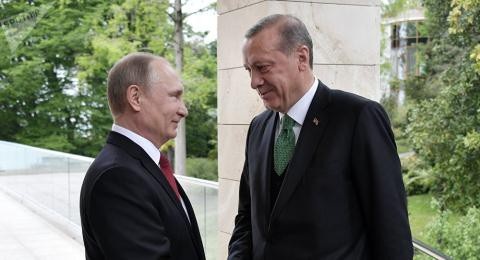 Ẩn ý Thổ Nhĩ Kỳ khi mời Nga - Mỹ ra khỏi Syria - 1
Tổng thống Nga Vladimir Putin gặp gỡ Tổng thống Thổ Nhĩ Kỳ Erdogan tại Sochi.