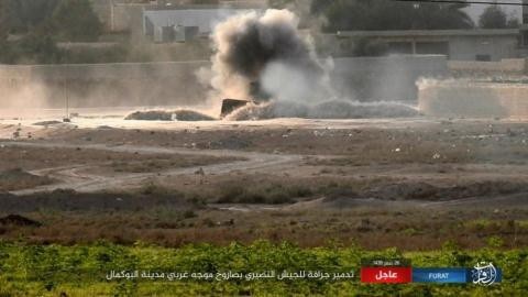IS lập lá chắn thép, Nga-Syria chờ mệnh lệnh cuối cùng - 1
IS tấn công xe ủi của SAA