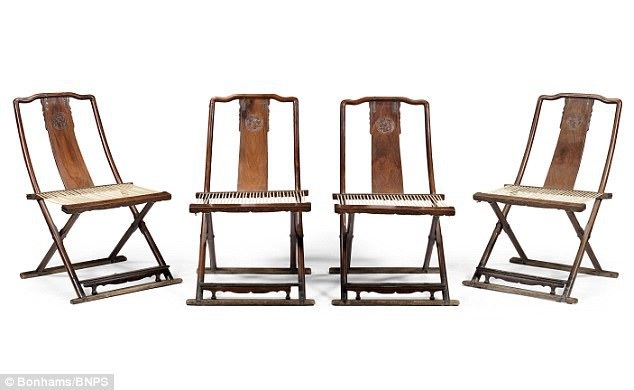 Bộ ghế gỗ sưa 300 năm tuổi giá 160 tỷ đồng - 1
Bộ ghế gấp bằng gỗ sưa từ triều đại nhà Minh (Trung Quốc) đã được bán với mức giá khủng