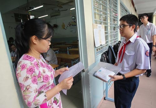 Tuyển sinh đầu cấp năm 2018 sẽ ra sao? - 1 Thí sinh thi môn ngữ văn vào lớp 10 tại Trường THPT Bùi Thị Xuân năm học 2016-2017. (Ảnh: Hoàng Triều)