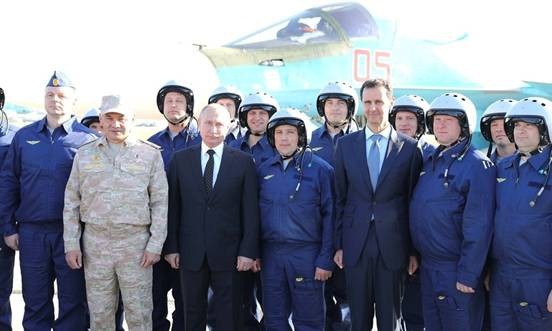 Những nước đi mới của Tổng thống Nga Putin... - 1
Tổng thống Putin và Assad tại Chiến trường Syria