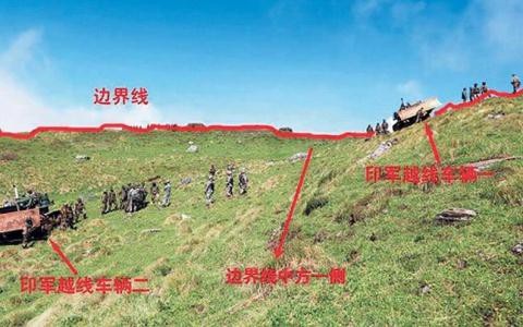 Lính Trung Quốc dồn đến biên giới Ấn, Pakistan - 4
Lính biên phòng Ấn Độ và Trung Quốc đối đầu cách nhau 150m và nhìn nhau chằm chằm tại Doklam hồi tháng 8.