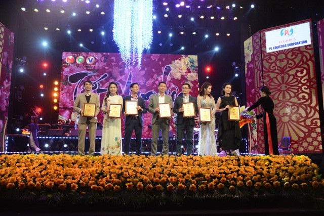 Tết Vạn Lộc thành công rực rỡ - 14
Các nhà tài trợ trong đêm Gala