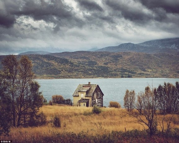 
Hình ảnh đầy ám ảnh của những thị trấn bị bỏ hoang của nông thôn Na Uy tiết lộ các tác động khắc nghiệt của sự suy giảm dân trong hầu hết các vùng đất phía bắc xa xôi của đất nước, trên vòng Bắc Cực
