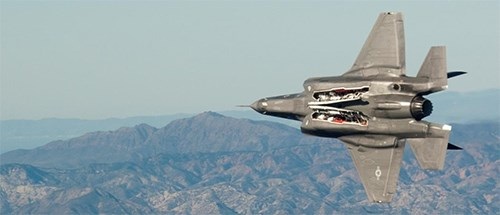 Không quân Mỹ quyết tâm theo đuổi chương trình phát triển máy bay F-35 - 2 Máy bay chiến đấu F-35A. Ảnh: DefenseTalk