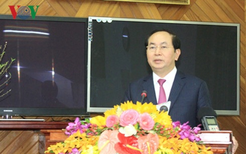 Chủ tịch nước: Quân khu 4 không để bị động trong mọi tình huống - 2
Chủ tịch nước Trần Đại Quang phát biểu tại buổi làm việc với lực lượng vũ trang Quân khu 4.