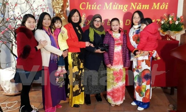Cộng đồng người Việt Nam tại Algeria vui mừng đón Xuân Đinh Dậu - 1 Cộng đồng người Việt Nam tại Algeria vui mừng đón Xuân Đinh Dậu - 1