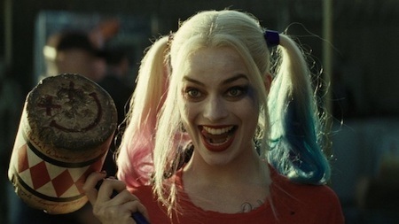 Khi sao “dị ứng” với các bộ trang phục trên phim - 1 Dù đã thể hiện vai diễn Harley Quinn rất tuyệt vời trong bộ phim “Suicide squad” nhưng việc phải mặc những bộ đồ bó, ngắn và sexy khiến Margot Robbie cảm thấy không hề thoải mái một chút nào.