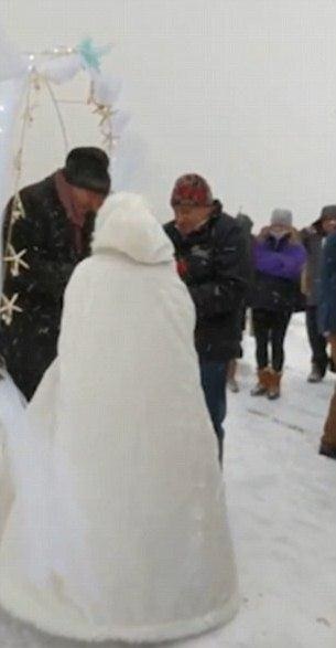 Đám cưới cổ tích diễn ra giữa cơn bão tuyết