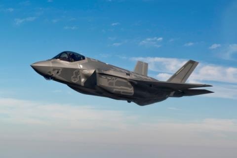Tổng thống Donald Trump bắt đầu khai tử F-35? - 2 Máy bay chiến đấu F-35 của Không quân Mỹ