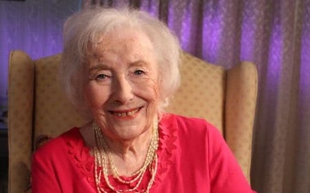 Giọng ca huyền thoại nước Anh ra album mừng thọ 100 tuổi - 1 Dame Vera Lynn sắp ra mắt album kỉ niệm 100 tuổi