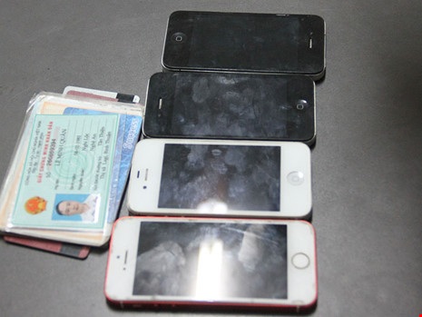 Công an cũng thu giữ nhiều tang vật có liên quan đến vụ việc.