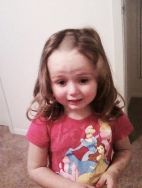 Chết cười với những bức ảnh khi bọn trẻ tự tay cắt tóc - 1