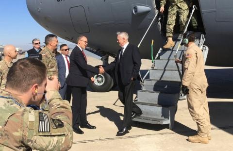 Tướng Jim Mattis gặp gỡ Đại sứ Mỹ tại Iraq hôm 20/2.