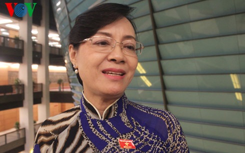 Lương công chức không đủ sống, vì sao “vào Nhà nước” lại hấp dẫn? - 2 Đại biểu Quốc hội TPHCM Nguyễn Thị Quyết Tâm (Ảnh: Ngọc Thành)