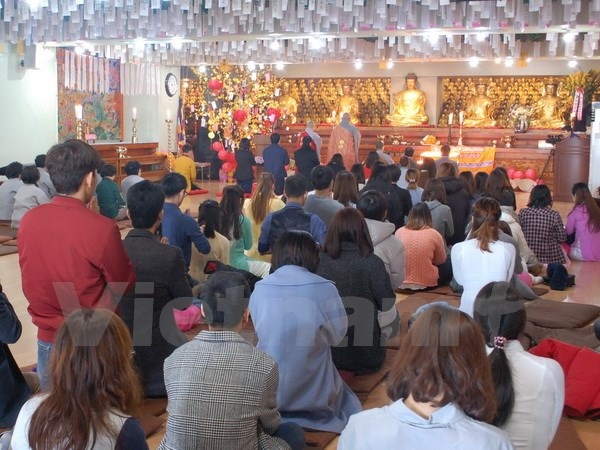 Phật tử Việt Nam tại Hàn Quốc cầu nguyện cho biển đảo quê hương - 2 Quang cảnh buổi cầu nguyện. (Ảnh: PV/Vietnam+)