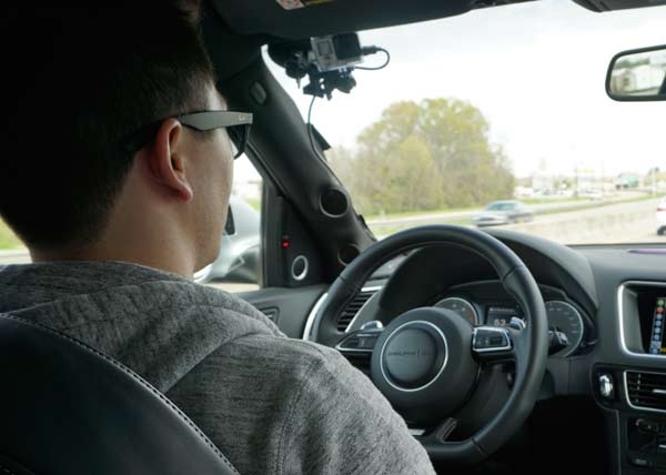 Người phụ nữ bên đường và chuyến xe 'toát mồ hôi' của lái taxi - 1 Ảnh: Delphi