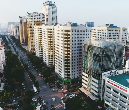 The Golden Palm có gì để hút khách hàng? - 1 Đường Lê Văn Lương và Tố Hữu được thiết kế theo tiêu chuẩn hiện đại, mặt cắt 40 m, 6 làn xe, bố trí dải phân cách và 2 bên vỉa hè 2 hàng điện cao áp, vỉa hè rộng 10 m. Trục đường được kỳ vọng tạo sự bề thế và sức sống mới cho đô thị hiện đại trong tương lai từ khi khánh thành.
