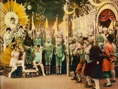 Những màn biến hóa đầy bất ngờ của người ngoài hành tinh trên màn ảnh - 1 Ngay từ năm 1902, trong tác phẩm “A trip to the moon”, người ngoài hành tinh đã được các nhà làm phim xây dựng với hình tượng một chủng tộc sống trên Mặt Trăng mang tên gọi là “Selenites”