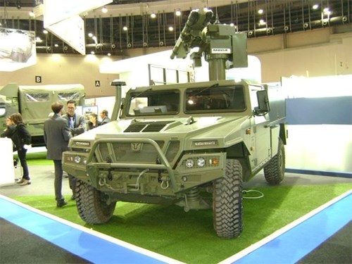 Nguyên mẫu tổ hợp ATLAS-RS lắp trên khung gầm xe quân sự hạng nhẹ.